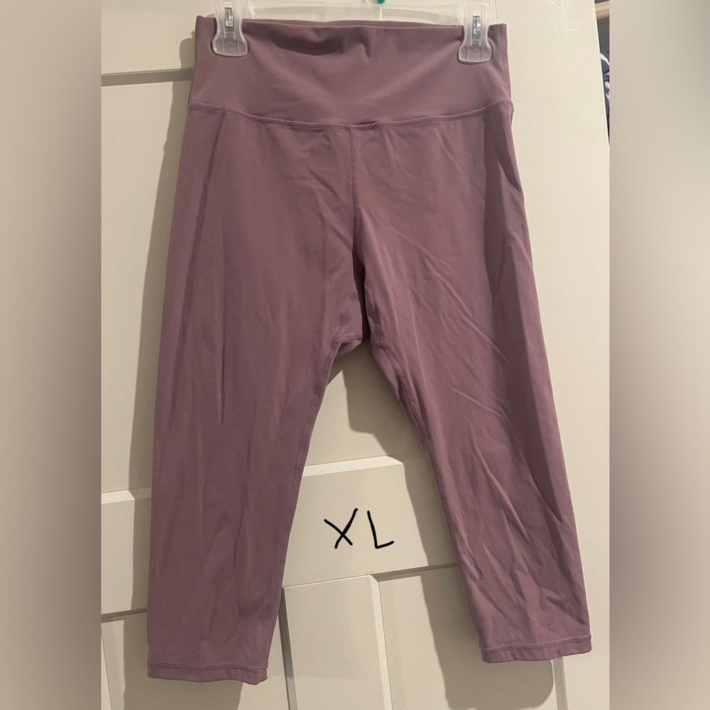 XL BuffBunny legging capri’s